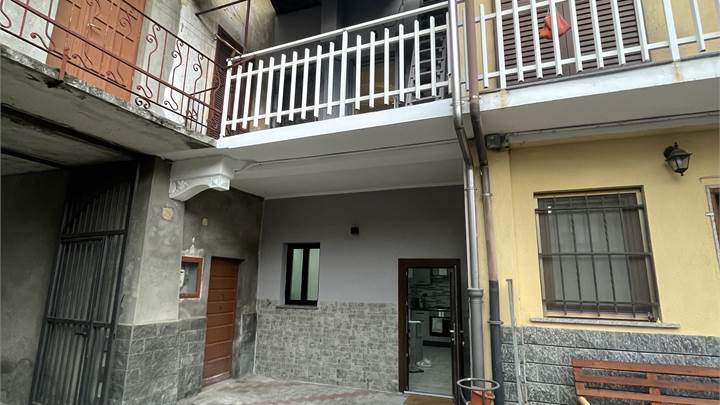 Casa semindipendente in corte
