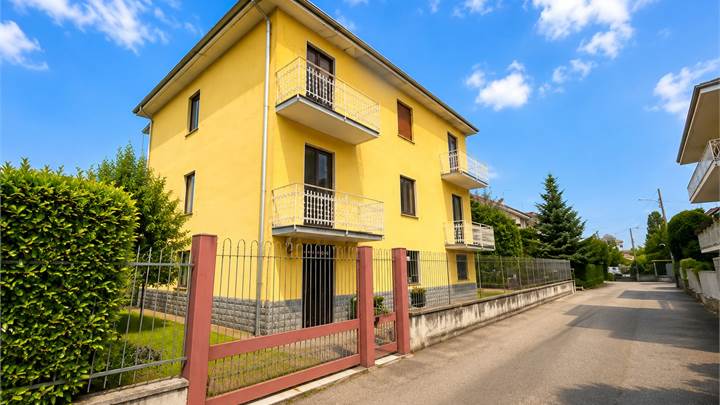 Villa bifamiliare!